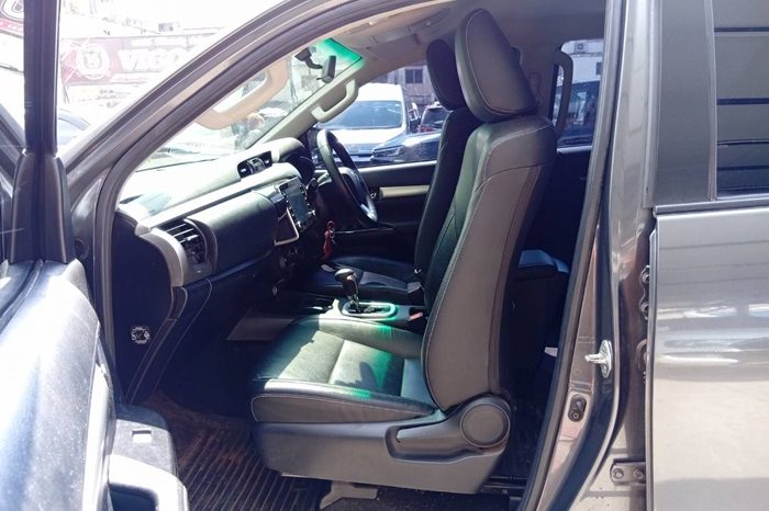 REVO PRE 2022 2.4 MID AT DOUBLE CAB GREY  5832 full
