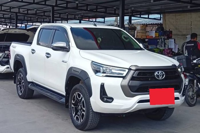 REVO PRE 2022 2.4 MID AT DOUBLE CAB WHITE  4876 full