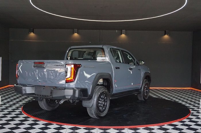 TRAVO PREMIUM 4TREX 2026 2.8 4WD MT DOUBLE CAB GREY  42134 full