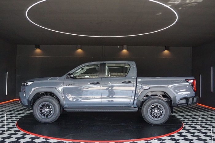 TRAVO PREMIUM 4TREX 2026 2.8 4WD MT DOUBLE CAB GREY  42134 full