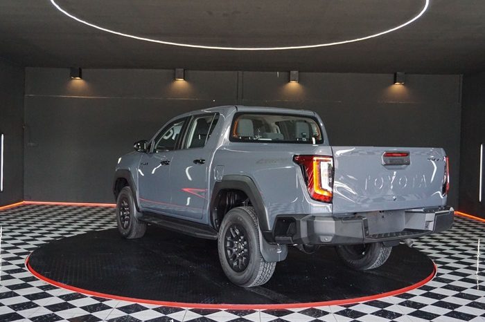 TRAVO PREMIUM 4TREX 2026 2.8 4WD MT DOUBLE CAB GREY  42134 full
