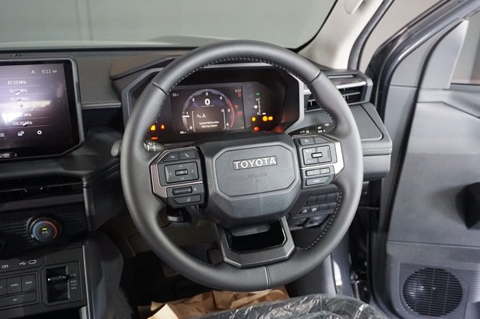 TRAVO PREMIUM 4TREX 2026 2.8 4WD MT DOUBLE CAB GREY  42134 full