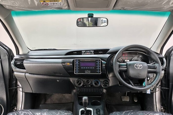 REVO 4WD 2017 2.4J AT SMART CAB DARK GREY  7590 full