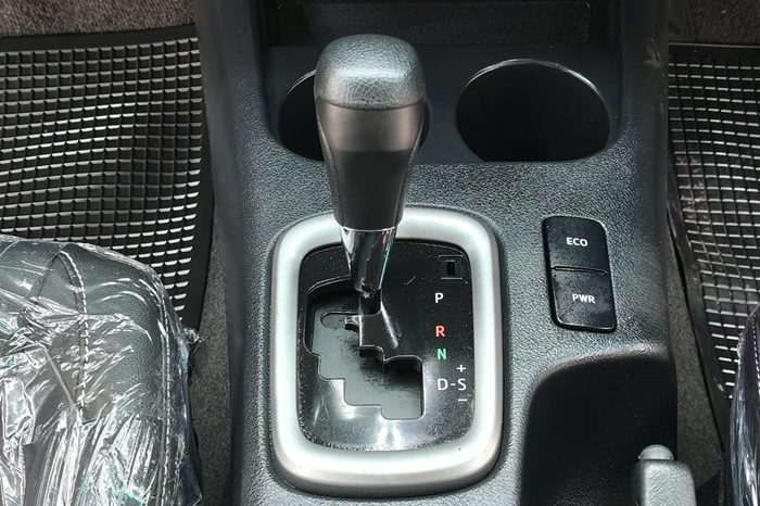 REVO 4WD 2017 2.4J AT SMART CAB DARK GREY  7590 full