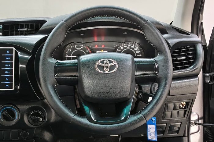 REVO 4WD 2017 2.4J AT SMART CAB DARK GREY  7590 full