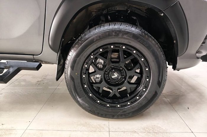 REVO 4WD 2017 2.4J AT SMART CAB DARK GREY  7590 full