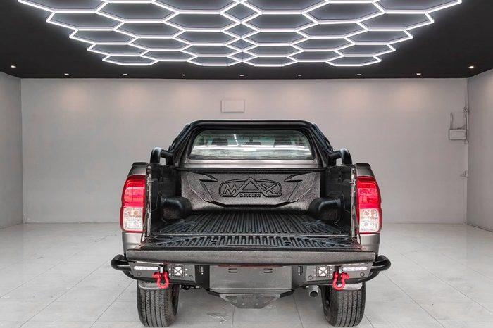REVO 4WD 2017 2.4J AT SMART CAB DARK GREY  7590 full