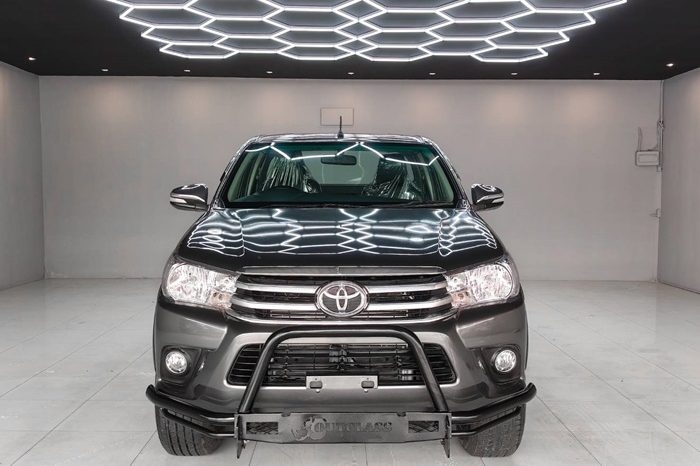 REVO 4WD 2017 2.4J AT SMART CAB DARK GREY  7590 full