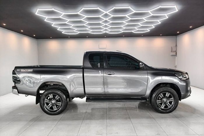 REVO PRE 2021 2.4 ENTRY AT SMART CAB DARK GREY  1483 full