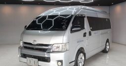 TOYOTA 2WD 2018 3.0 AT COMMUTER SILVER  4907