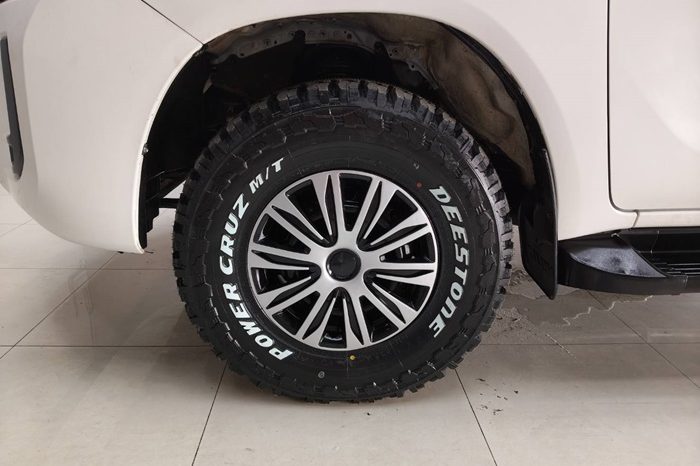 REVO 2WD 2021 2.4J MT STANDARD WHITE  3258 full