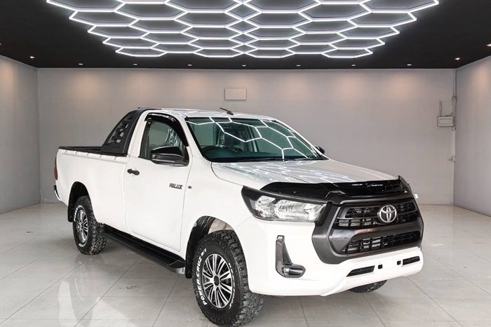 REVO 2WD 2021 2.4J MT STANDARD WHITE  3258 full