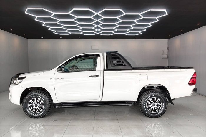 REVO 2WD 2021 2.4J MT STANDARD WHITE  3258 full