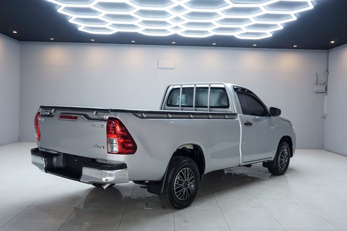 REVO 2WD 2021 2.4J MT STANDARD SILVER  1057 full