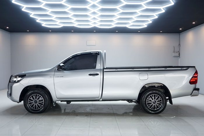 REVO 2WD 2021 2.4J MT STANDARD SILVER  1057 full