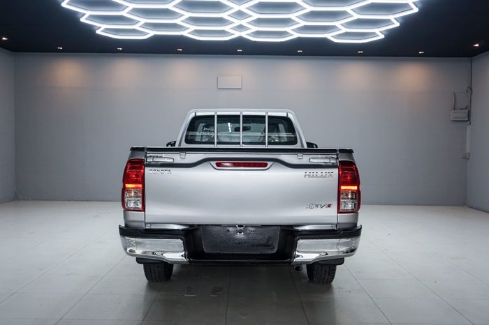 REVO 2WD 2021 2.4J MT STANDARD SILVER  1057 full