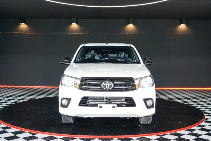REVO 2WD 2018 2.4J MT STANDARD WHITE  5482 full