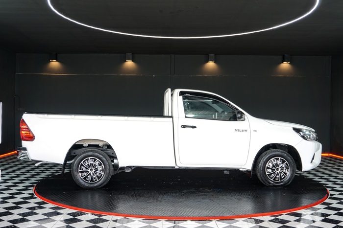 REVO 2WD 2018 2.4J MT STANDARD WHITE  5482 full