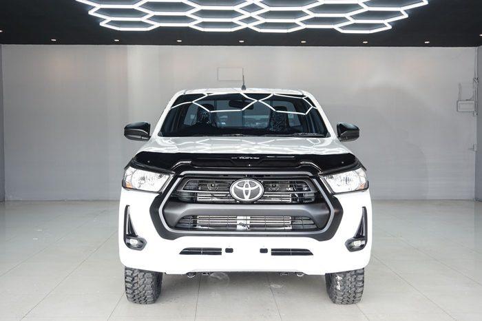 REVO 2WD 2021 2.4J MT STANDARD WHITE  1062 full