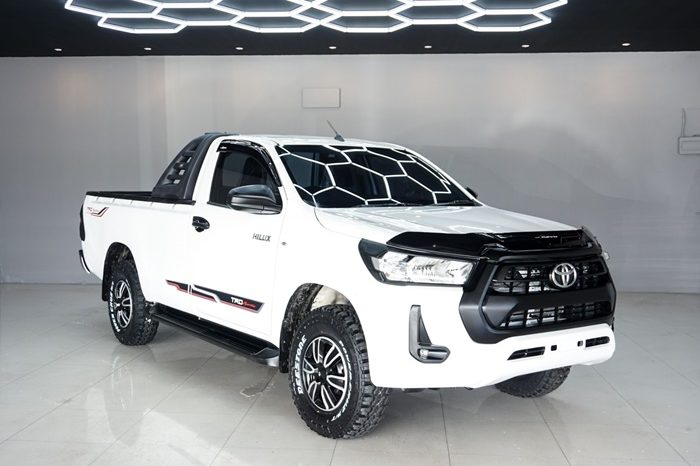 REVO 2WD 2021 2.4J MT STANDARD WHITE  1062 full