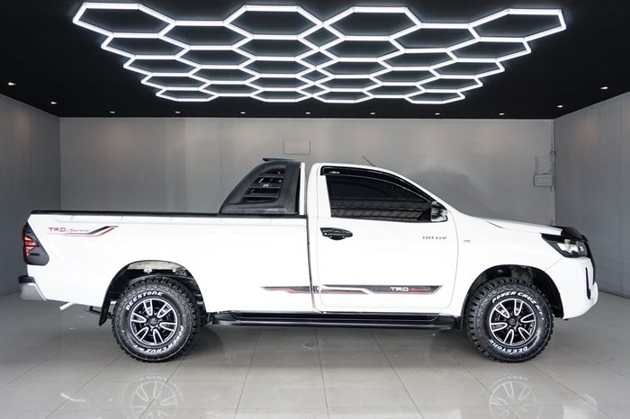 REVO 2WD 2021 2.4J MT STANDARD WHITE  1062 full
