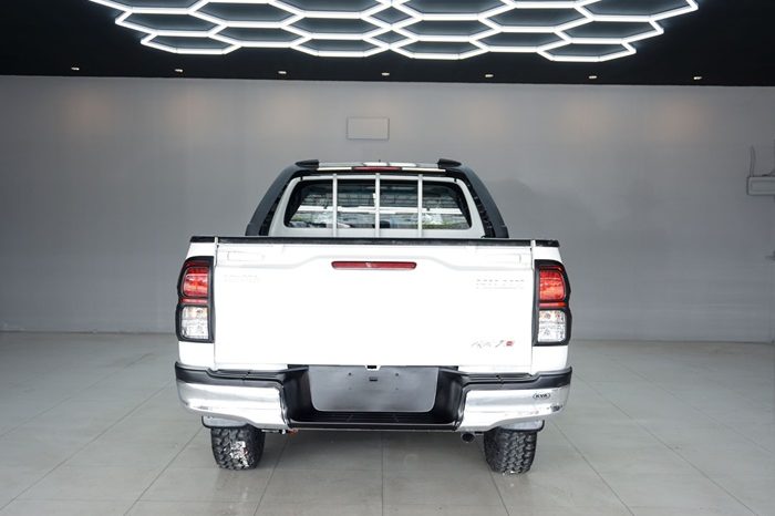 REVO 2WD 2021 2.4J MT STANDARD WHITE  1062 full