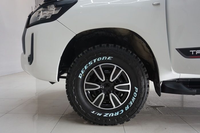 REVO 2WD 2021 2.4J MT STANDARD WHITE  1062 full