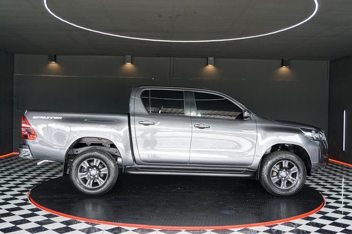 REVO PRE 2021 2.4 ENTRY AT DOUBLE CAB DARK GREY  3942 full