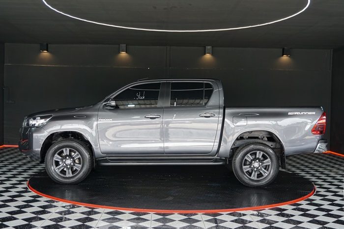 REVO PRE 2021 2.4 ENTRY AT DOUBLE CAB DARK GREY  3942 full