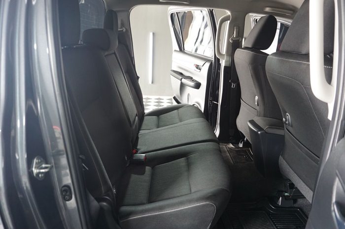 REVO PRE 2021 2.4 ENTRY AT DOUBLE CAB DARK GREY  3942 full