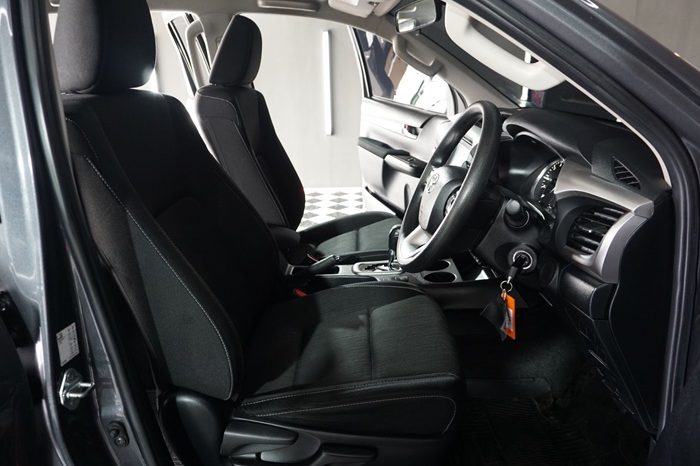 REVO PRE 2021 2.4 ENTRY AT DOUBLE CAB DARK GREY  3942 full