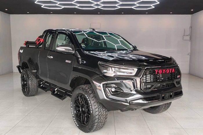 REVO 4WD 2017 2.4J AT SMART CAB BLACK  9179 full