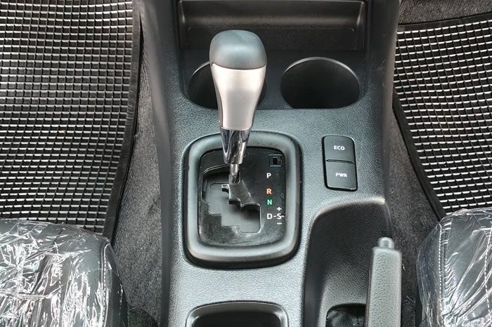 REVO 4WD 2017 2.4J AT SMART CAB BLACK  9179 full