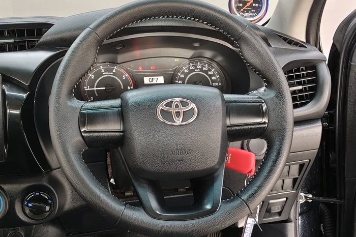 REVO 4WD 2017 2.4J AT SMART CAB BLACK  9179 full