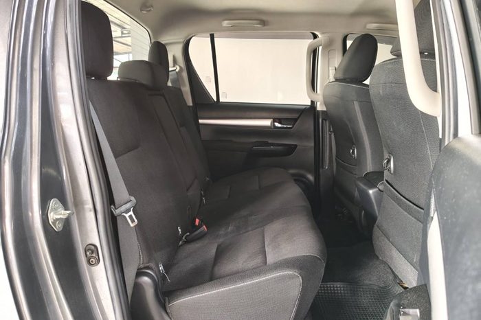 REVO PRE 2021 2.4 MID AT DOUBLE CAB DARK GREY  4532 full