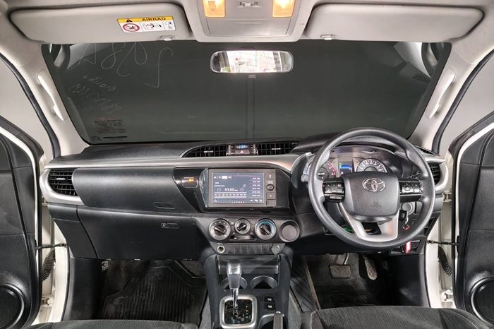 REVO PRE 2021 2.4 ENTRY AT DOUBLE CAB WHITE  2984 full