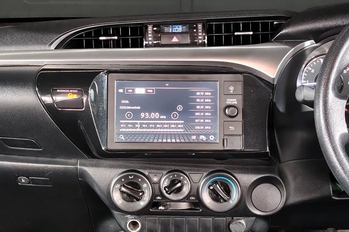 REVO PRE 2021 2.4 ENTRY AT DOUBLE CAB WHITE  2984 full