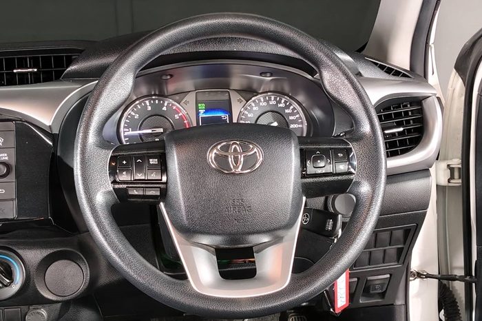 REVO PRE 2021 2.4 ENTRY AT DOUBLE CAB WHITE  2984 full