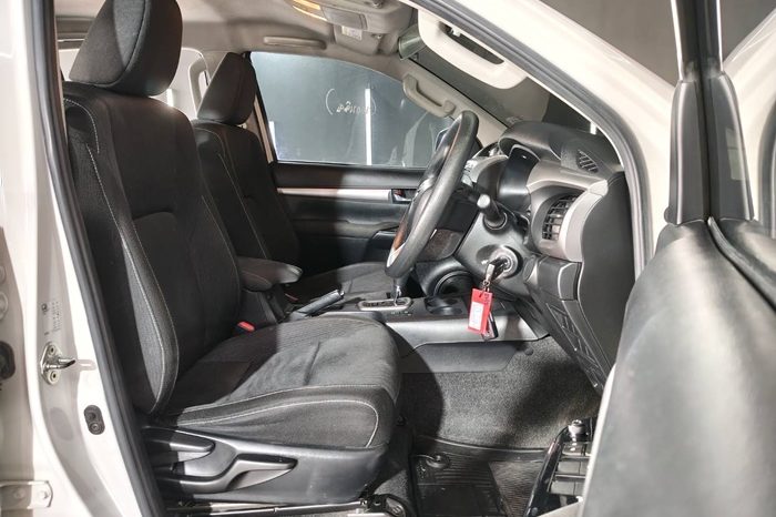 REVO PRE 2021 2.4 ENTRY AT DOUBLE CAB WHITE  2984 full