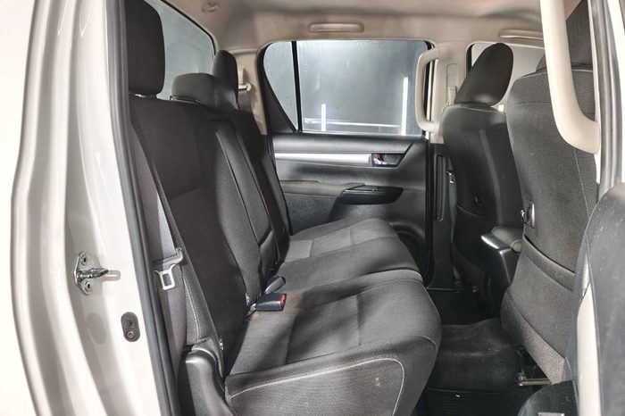 REVO PRE 2021 2.4 ENTRY AT DOUBLE CAB WHITE  2984 full