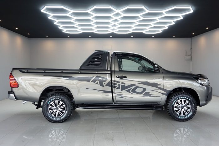 REVO 2WD 2018 2.4J MT STANDARD BRONZE  295 full