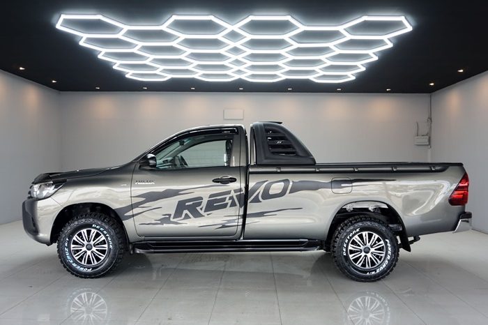 REVO 2WD 2018 2.4J MT STANDARD BRONZE  295 full