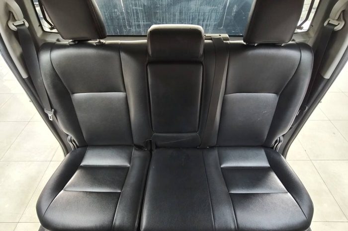 REVO PRE 2022 2.4 MID AT DOUBLE CAB WHITE  1199 full