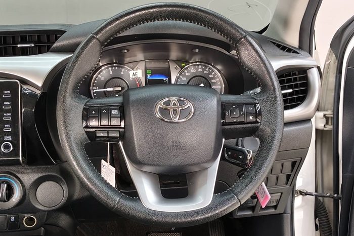 REVO PRE 2022 2.4 MID AT DOUBLE CAB WHITE  1199 full