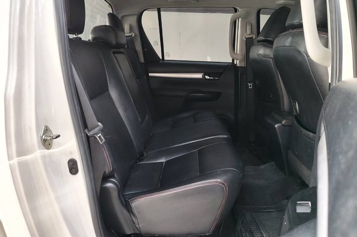 REVO PRE 2022 2.4 MID AT DOUBLE CAB WHITE  1199 full