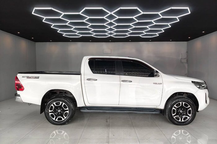 REVO PRE 2022 2.4 MID AT DOUBLE CAB WHITE  1199 full