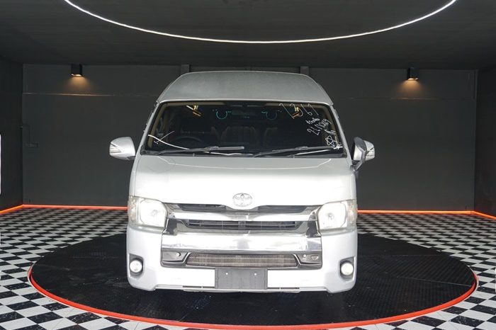 TOYOTA 2WD 2019 3.0 AT COMMUTER SILVER  1361 full