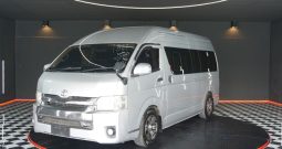 TOYOTA 2WD 2019 3.0 AT COMMUTER SILVER  1361