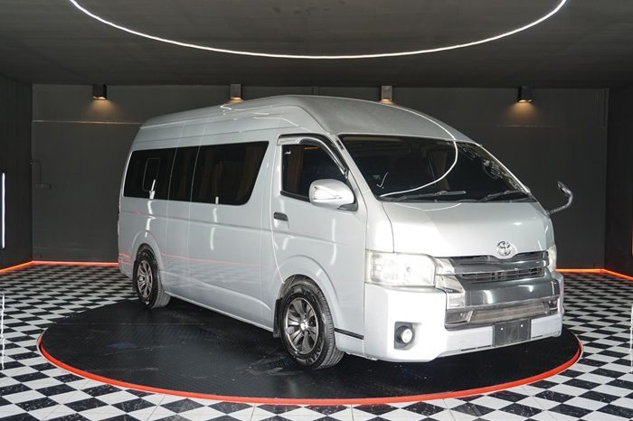 TOYOTA 2WD 2019 3.0 AT COMMUTER SILVER  1361 full