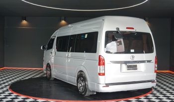 TOYOTA 2WD 2019 3.0 AT COMMUTER SILVER  1361 full